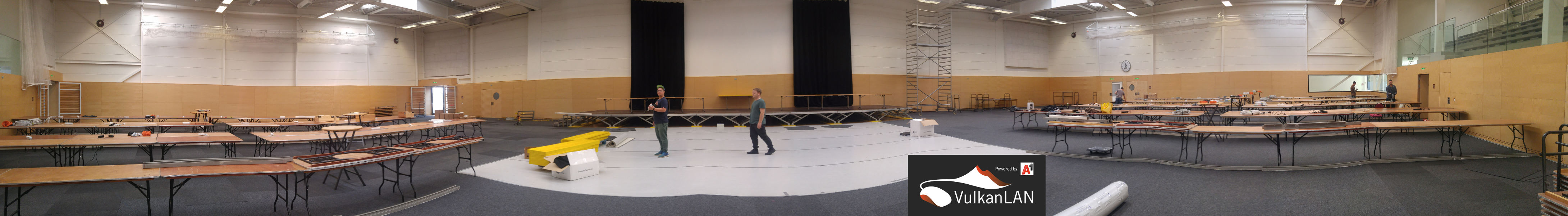 46.VulkanLAN Aufbau Tag1 u 2 20181023 113707 Pano